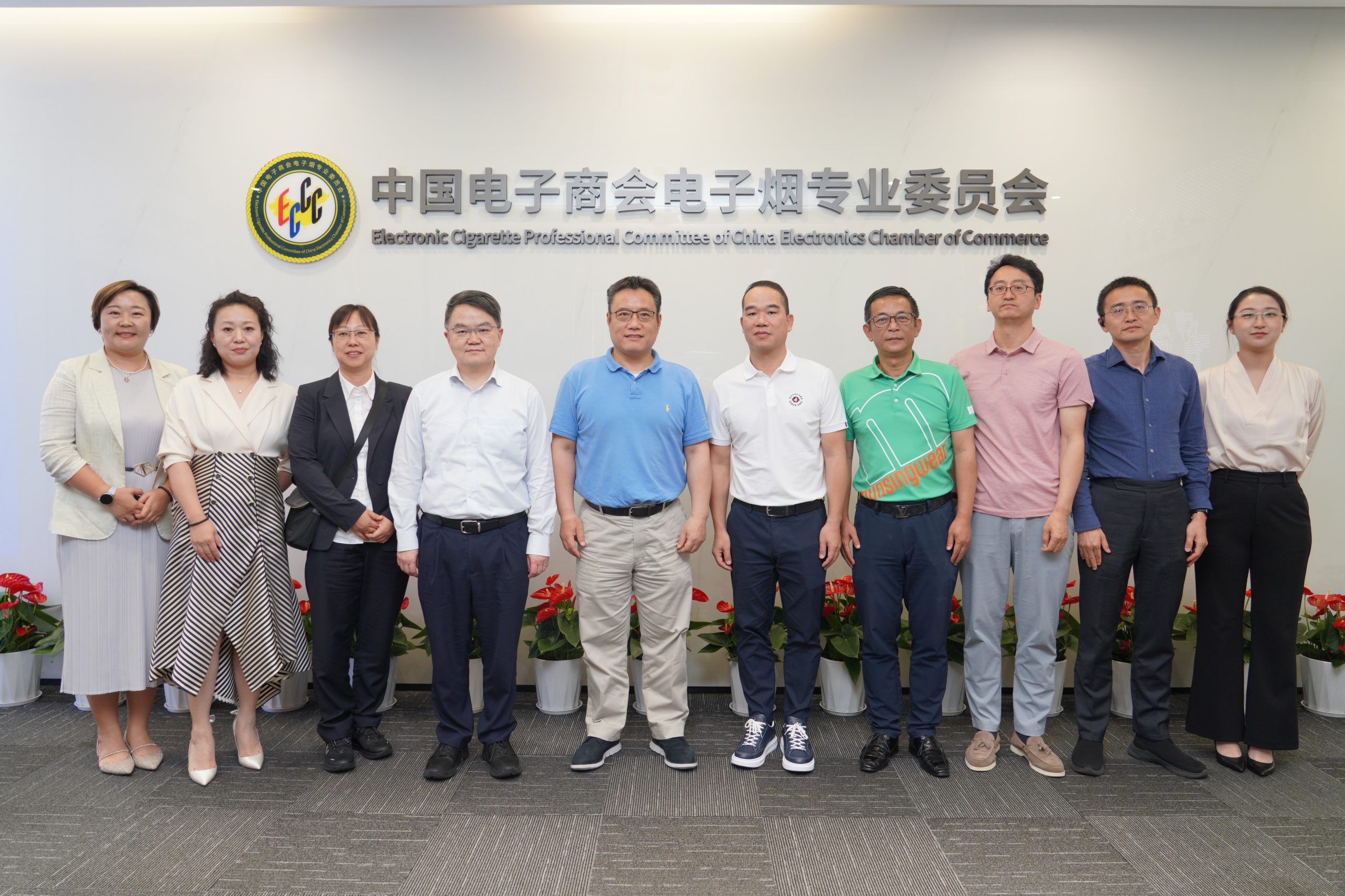 上实集团携南洋兄弟烟草再访专委会，共探新型烟草发展新机遇